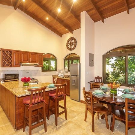 "Hana'S Celeste Retreat" Large Modern Villa Sleeps 6 On 20 Acres Of Nature! 비자구아 외부 사진
